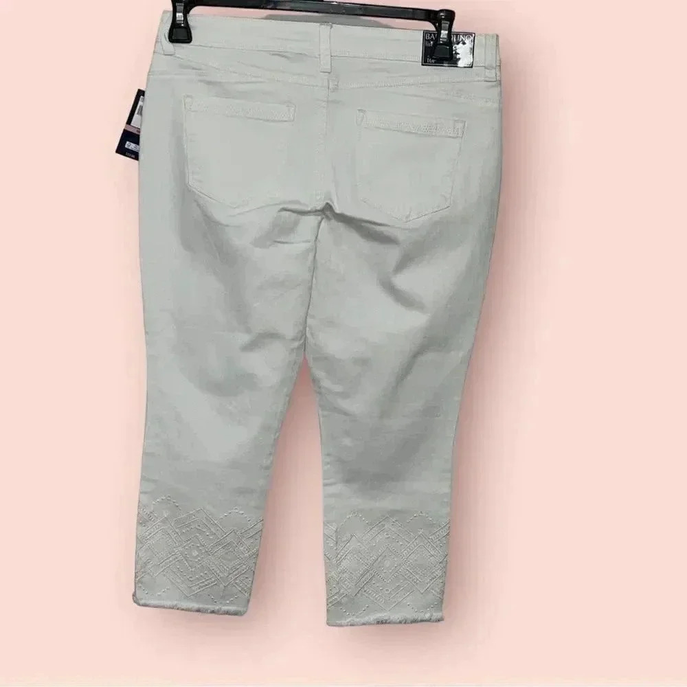 Bandolino size 10P stretch curvy white denim capris with embellished ankles NWT - Picture 2 of 15